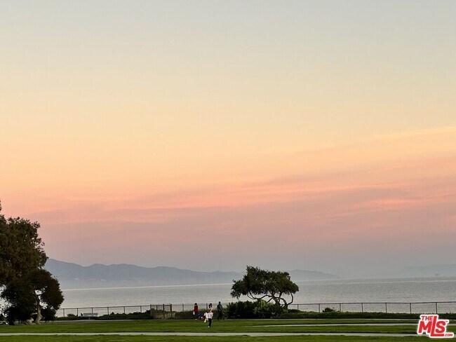 Foto del edificio - 1214 Shoreline Dr