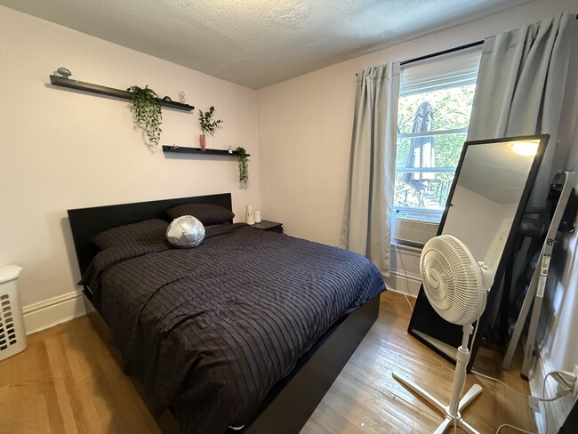 Building Photo - 129 Emerald St S