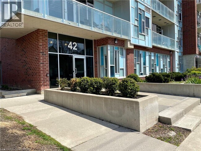 Building Photo - 42 Bridgeport Rd E