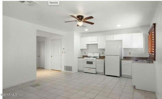 Foto del edificio - 832 Wake Forest Ln