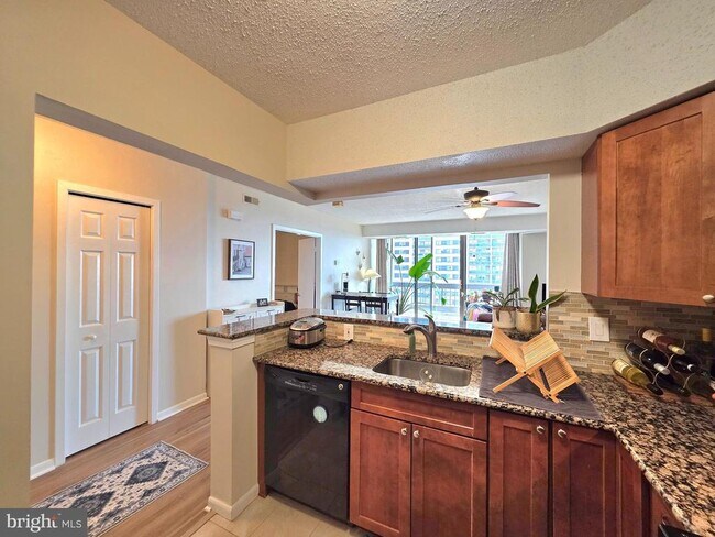 Foto del edificio - 5505 Seminary Rd