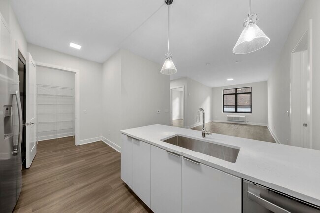 Building Photo - 121 34th St