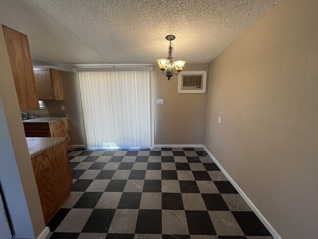 Foto del edificio - 8736 Aspen Ave