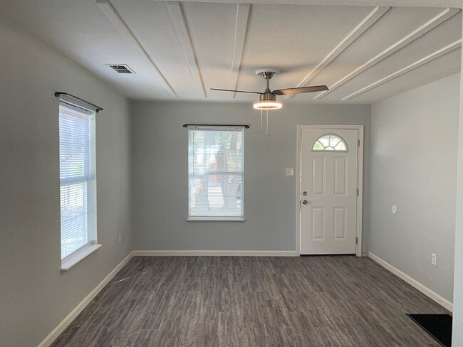 Foto del edificio - 1909 N Hancock Ave