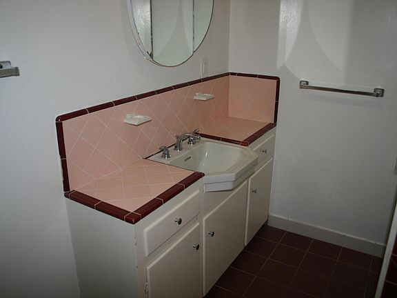 Building Photo - 625 W Twelfth St