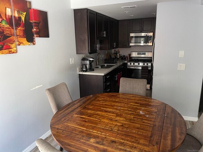 Building Photo - 2296 Manzana Way