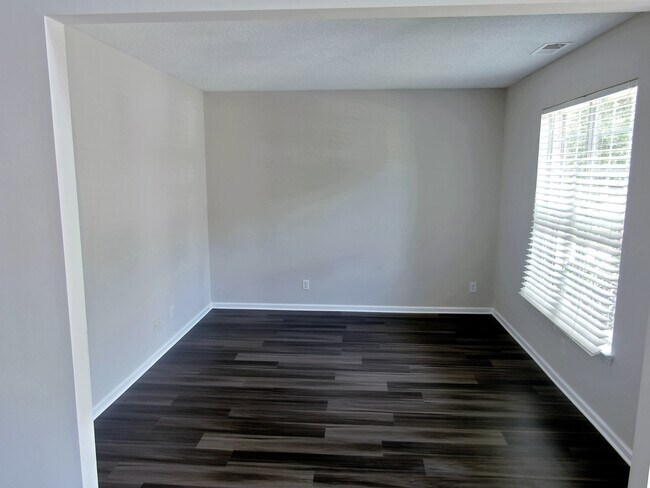 Foto del edificio - 3225 Blackwood Ln