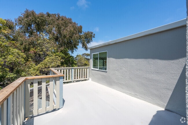 Building Photo - 5541 Highland Ave