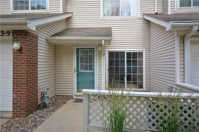 Building Photo - 1323 SE Delaware Ave