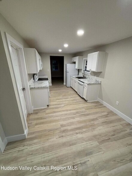 Foto del edificio - 13 Saugerties Manor Rd