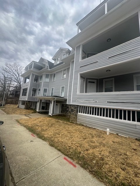 Building Photo - 2700 Roslyn Ave