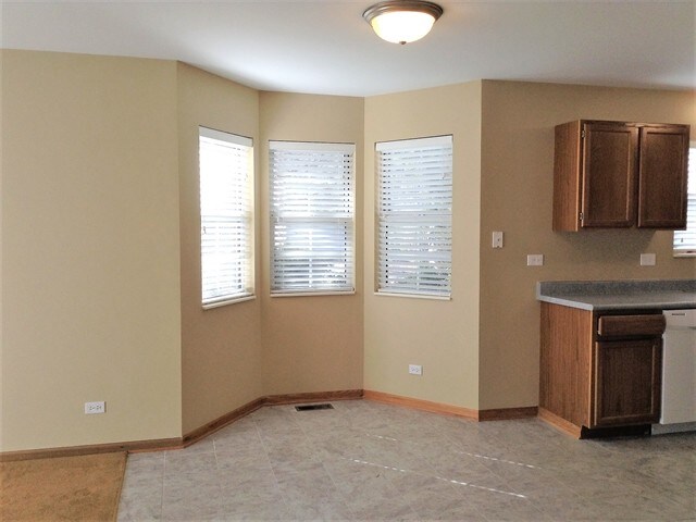 Building Photo - 301 Vana Drive