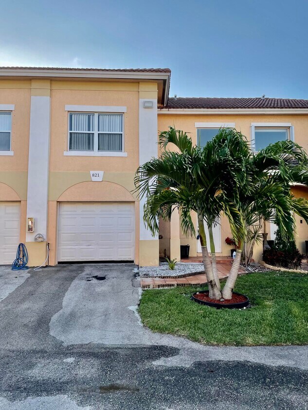 Foto principal - 821 Talia Cir