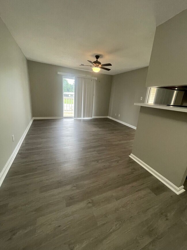 Building Photo - 105 Oriole Dr
