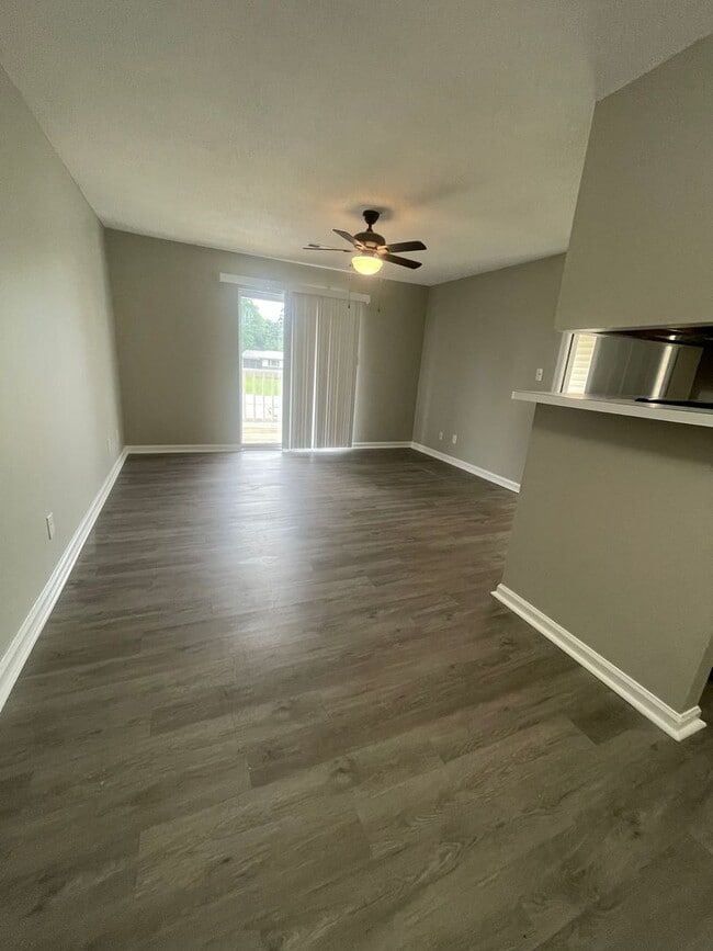 Building Photo - 105 Oriole Dr