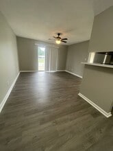 Building Photo - 105 Oriole Dr