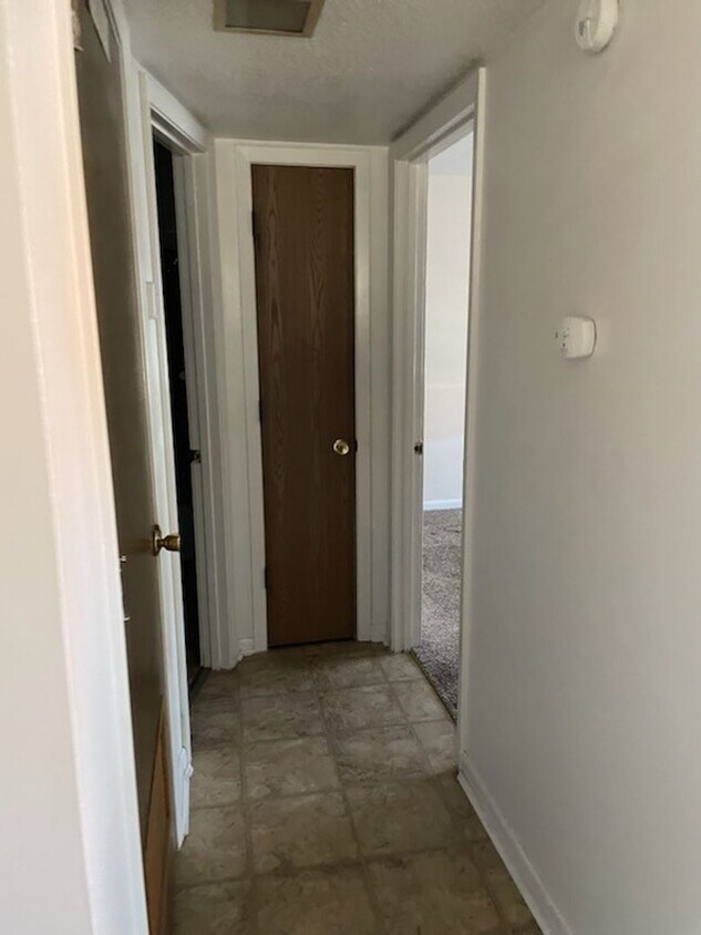 Building Photo - 1026 Southpark Dr