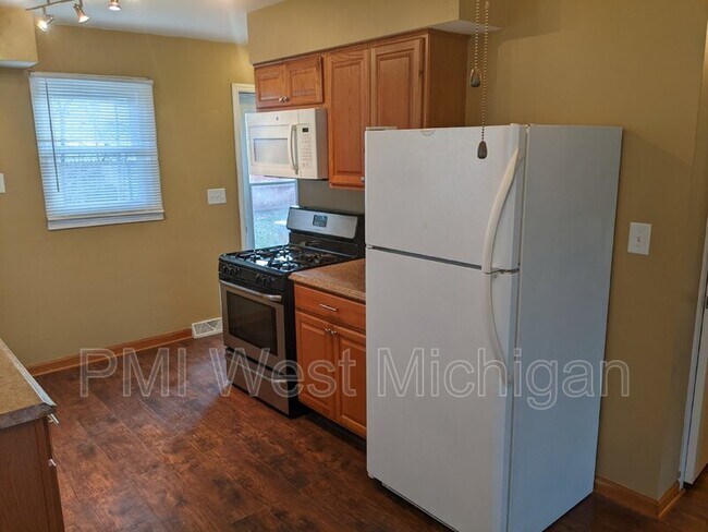 Foto del edificio - 1034 48th St SE