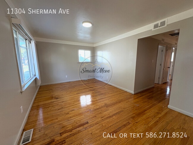 Foto del edificio - 11304 Sherman Ave