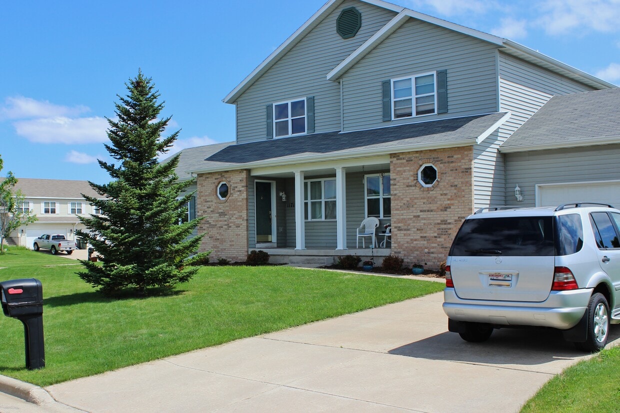 1171 Saint Albert The Great Dr, Sun Prairie, WI 53590 Townhome