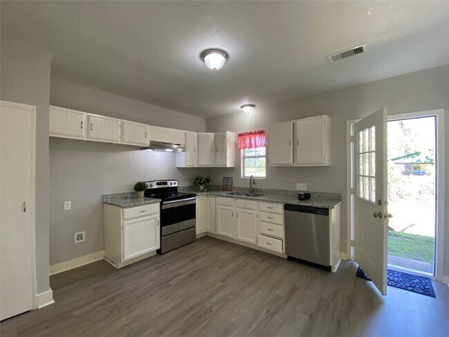 Foto del edificio - 121 Parker Ln