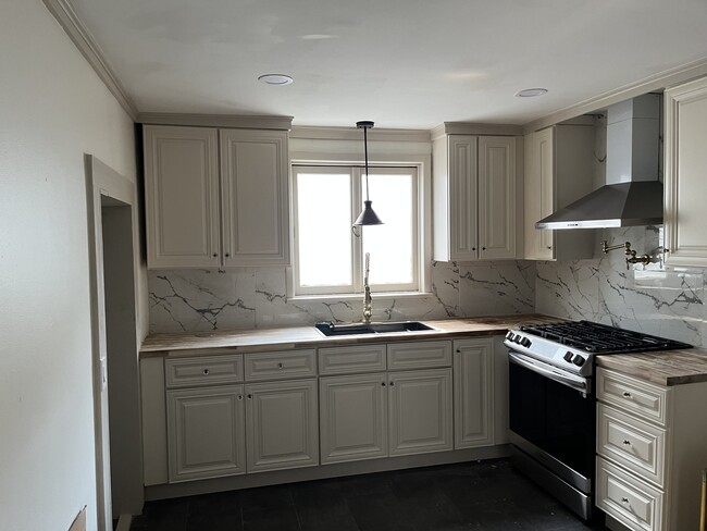 Custom Kitchen cabinets - 1400 Titus Ave