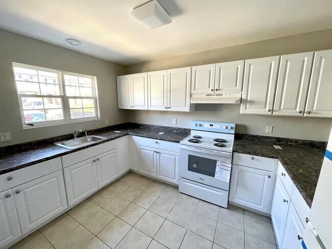 Building Photo - 318 Kilarney Dr