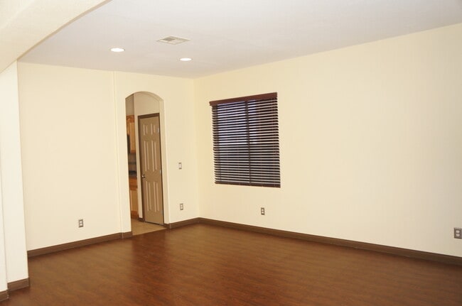 Building Photo - STUNNING 6 BEDROOM 2 STORY HOME IN NORTH LAS VEGAS!!!!