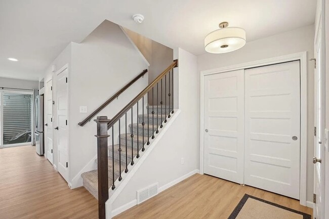 Building Photo - 637 Hillcrest Dr