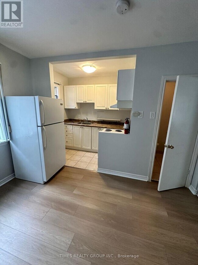 Photo du bâtiment - 1566 Avenue Rd