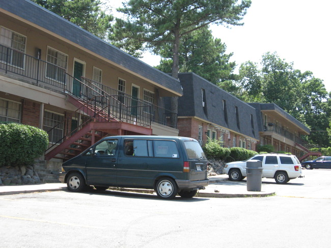 Berwyn Square Apartments - West Plaza Apartments