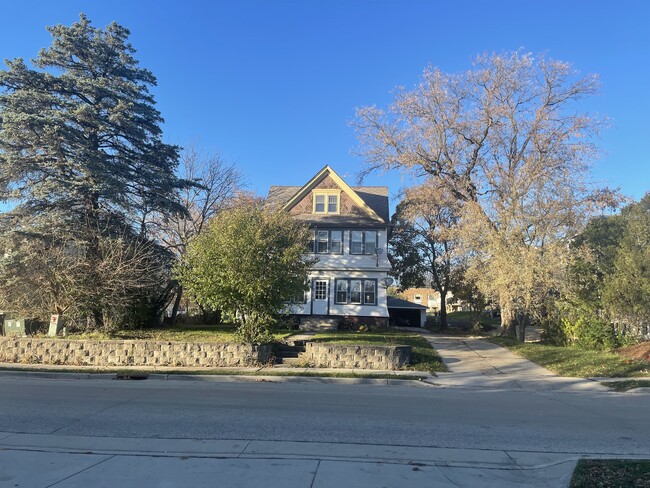 Foto del edificio - 18740 Hoffman Ave