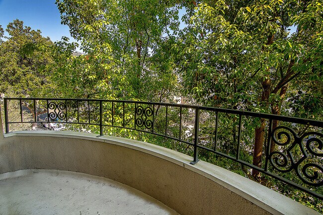 Foto del edificio - 1221 N Kings Rd