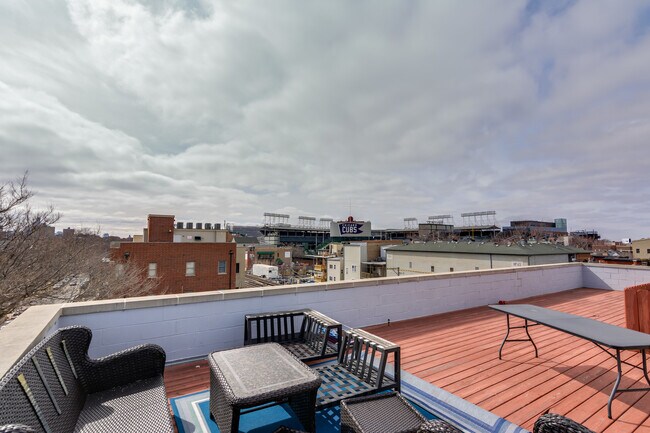 Foto del edificio - 3734 N Wilton Ave