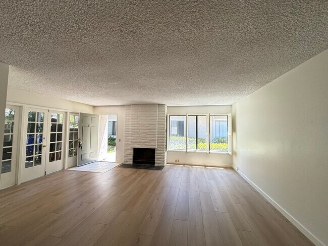 Building Photo - 3945 Camino Lindo