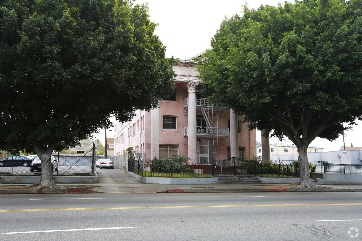 Primary Photo - 1136 S Alvarado St
