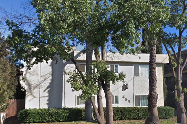 Building Photo - 454 S Oak Knoll Ave