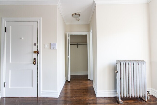Foto del edificio - 1056 W Lill Ave