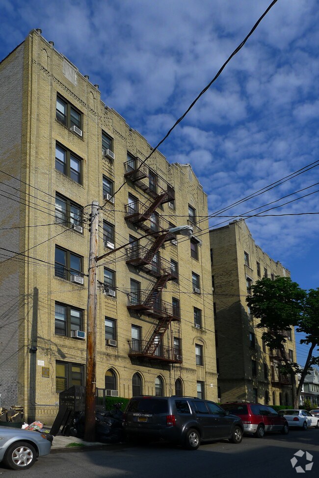 Foto del edificio - 8760 113th St