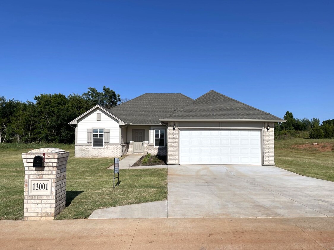 Primary Photo - $500 OFF FIRST FULL MONTHS RENT! Welcome t...