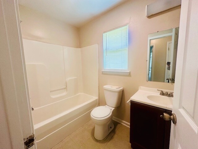 Building Photo - 2563 Weller Ave