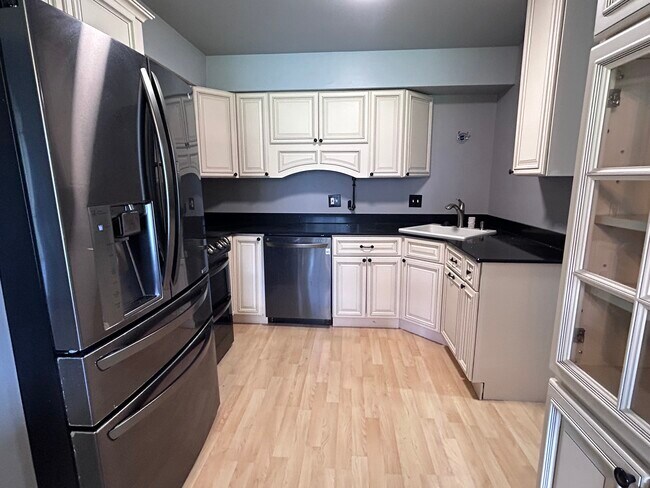 Foto del edificio - 460 Baldwin Ave