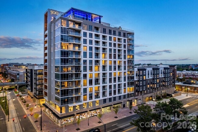 Foto del edificio - 500 W Trade St