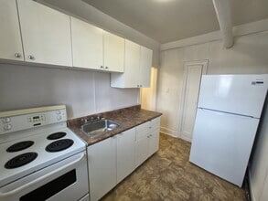 Building Photo - 429 Qu'Appelle Ave