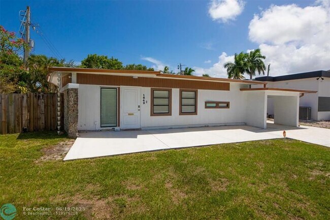 Foto del edificio - 1642 NE 8th St