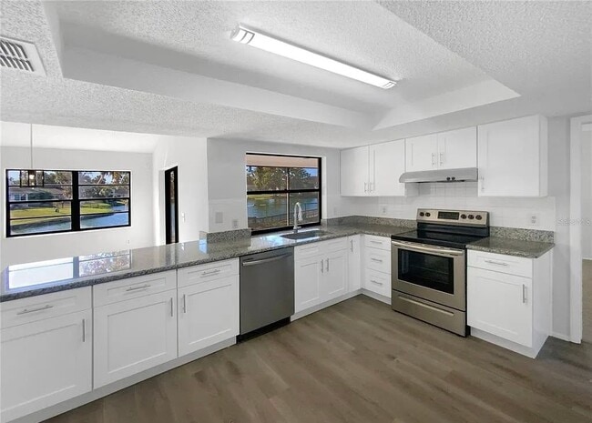 Building Photo - 7846 Cayuga Dr