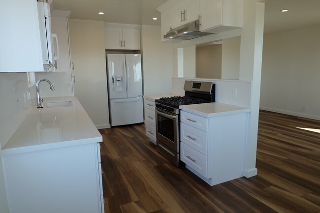 Building Photo - 3203 Ocean Front Walk
