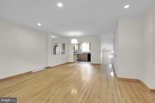 Foto del edificio - 6736 Emlen St