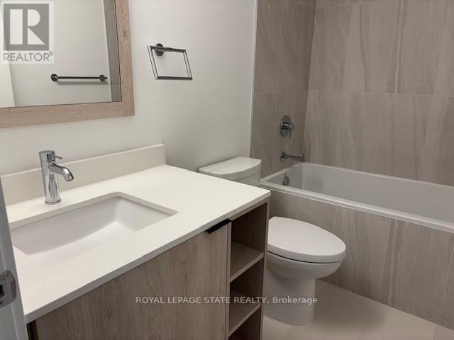 Photo du bâtiment - 1007 The Queensway