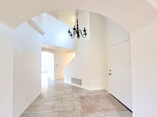 Building Photo - Pool House By Temecula Mall- Just Pure Ele...